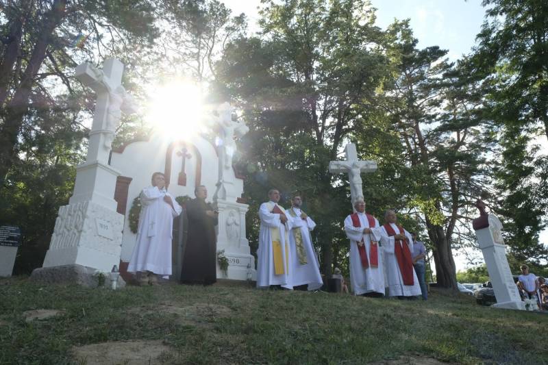 2021.06.30_Gödre felújított kálvária (77).JPG